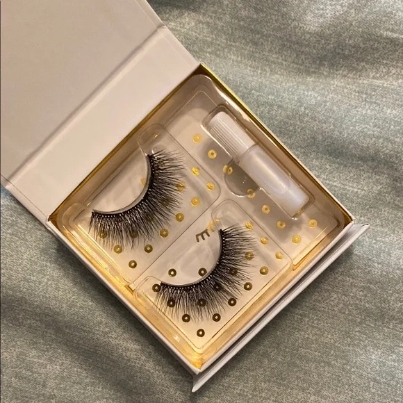 False Lashes Bundle - Picture 2 of 2